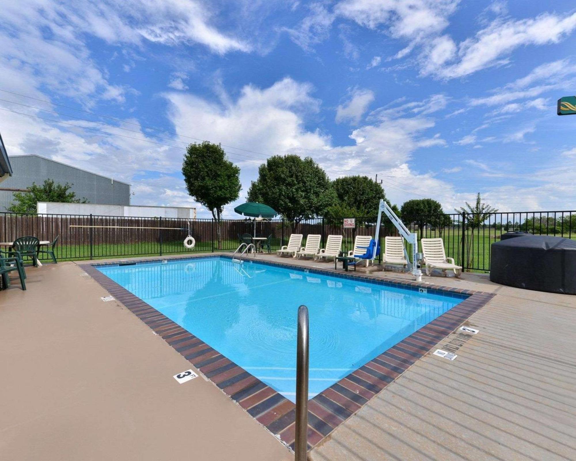 Quality Inn & Suites Wichita Falls I-44 Ngoại thất bức ảnh